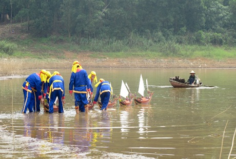 Lần đầu tiên tái hiện “Lễ khao lề thế lính Hoàng Sa” tại Hà Nội - 9 Lễ thả thuyền và hình nhân thế mạng với ý nghĩa cầu bình an cho các binh phu Hoàng Sa