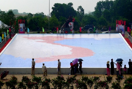 Tấm bản đồ Việt Nam lớn nhất và được tổ chức lấy nhiều chữ ký nhất