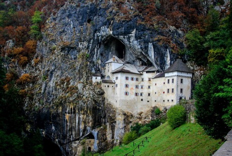 Vẻ đẹp cổ kính của lâu đài cổ Pedjama ở Slovenia - 1 Vẻ đẹp cổ kính của lâu đài cổ Pedjama ở Slovenia