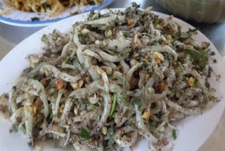 Hấp dẫn với món gỏi cá nến.