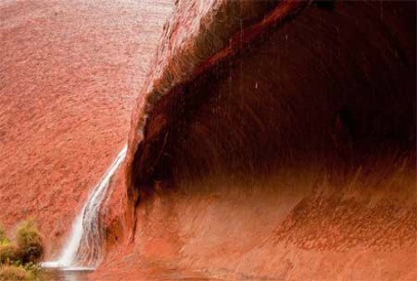 Ảnh "độc" về các thác nước hiếm chảy trên núi thiêng Australia - 10 Theo