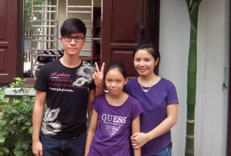 Đỗ Tiến Hưng cùng người thân. (Ảnh: NVCC)