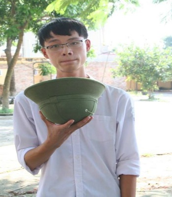 Chàng thủ khoa mồ côi ham học - 1 Nguyễn Phương Nam trong buổi học môn giáo dục quốc phòng. (Ảnh: NVCC)