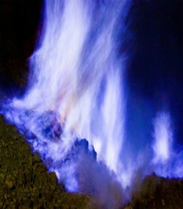 Mạo hiểm mạng sống với nghề... “đào” núi lửa