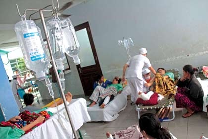 Tai biến nhiều vì quá tải bệnh viện? - 1