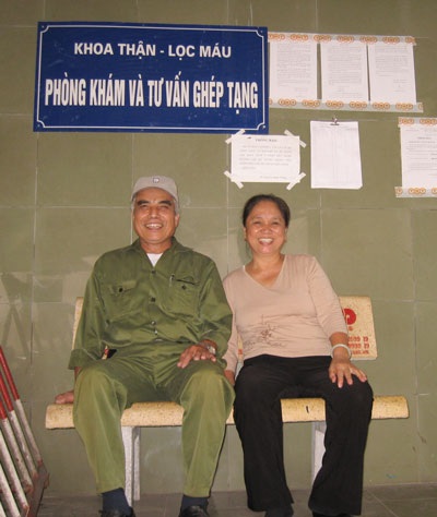 “Gia đình tôi ơn bác sĩ cả đời” - 1 “Gia đình tôi ơn bác sĩ cả đời” - 1