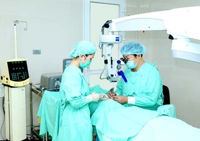Chữa tật khúc xạ bằng phương pháp Lasik có an toàn? - 1