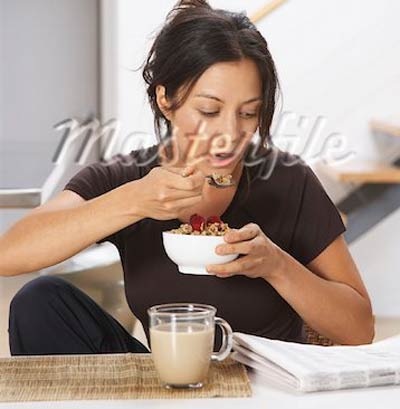 Uống trong khi ăn: lợi hay hại? - 1