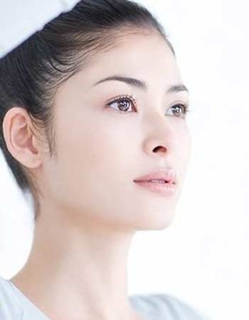 Những cách hiểu sai về việc dùng gel dưỡng mắt - 1