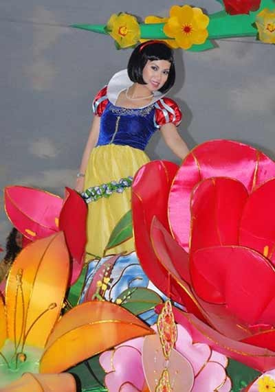 Các nhân vật hoạt hình Disney diễu hành tại Hà Nội - 4 Các nhân vật hoạt hình Disney diễu hành tại Hà Nội - 4
