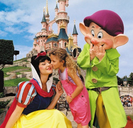 Các nhân vật hoạt hình Disney diễu hành tại Hà Nội - 2 Các nhân vật hoạt hình Disney diễu hành tại Hà Nội - 2