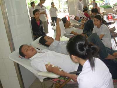 500 người tham gia hiến máu nhân đạo - 1