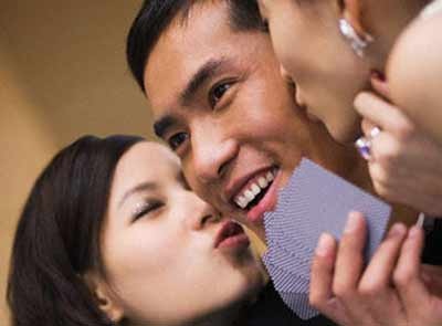 Nhập viện vì có quá nhiều bạn tình - 1