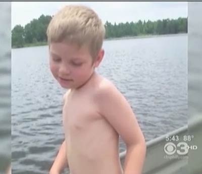 Cậu bé 9 tuổi này bị nhiễm bệnh khi đi cắm trại