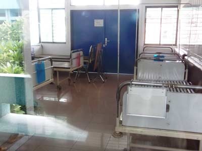 Bệnh nhân ngớ người vì buồng bệnh đột ngột… niêm phong - 1