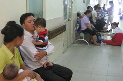 Dịch tay chân miệng vẫn lan nhanh do tuyên truyền “lệch” - 1