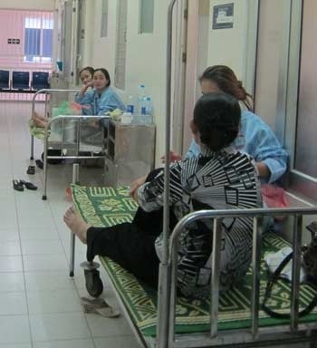 BV Bệnh nhiệt đới TƯ: Bệnh nhân sốt xuất huyết tăng nhanh - 2