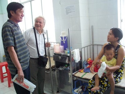 Anolyt chữa tay chân miệng chỉ là nước muối điện phân! - 1 Anolyt chữa tay chân miệng chỉ là nước muối điện phân! - 1
