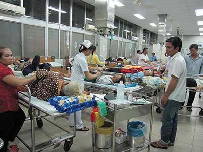 Bệnh nhân oằn lưng trả tiền... hoa hồng - 1 Bệnh nhân oằn lưng trả tiền... hoa hồng - 1