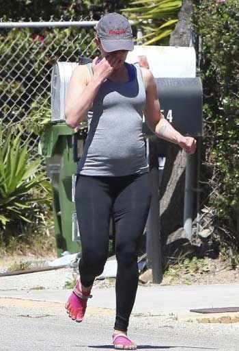 Phụ nữ có vòng eo to dễ sinh con thừa cân  - 1