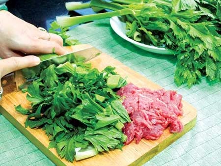 Các món cần tây: tuỳ bệnh mà ăn - 1 Các món cần tây: tuỳ bệnh mà ăn - 1