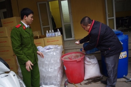 Giật mình công nghệ sản xuất nước muối sinh lý… giả - 3