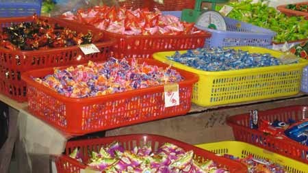 Mứt Tết “3 không”: Ai bán - Ai mua? - 9 Mứt Tết “3 không”: Ai bán - Ai mua? - 9