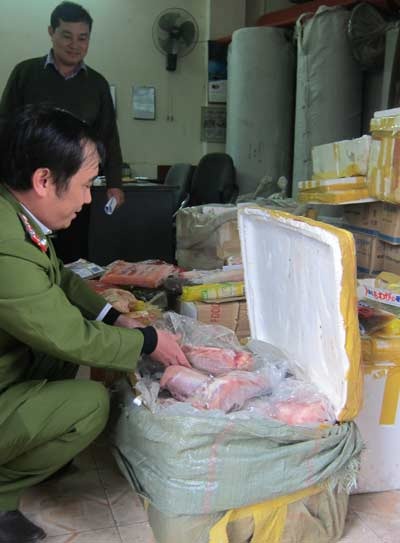 Bắt giữ nửa tấn thực phẩm Nhật “xịn” từ… Lạng Sơn về - 8 Bắt giữ nửa tấn thực phẩm Nhật “xịn” từ… Lạng Sơn về - 8