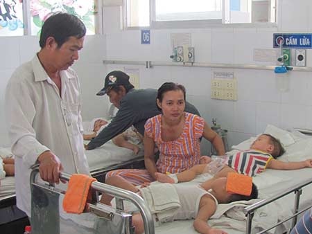 TPHCM: Trẻ ùn ùn nhập viện - 1 TPHCM: Trẻ ùn ùn nhập viện - 1