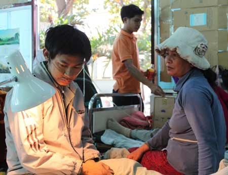 Mủi lòng cảnh bệnh nhân chạy thận đón Tết tại bệnh viện - 2 Mủi lòng cảnh bệnh nhân chạy thận đón Tết tại bệnh viện - 2