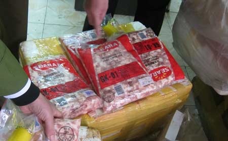 Bắt giữ nửa tấn thực phẩm Nhật “xịn” từ… Lạng Sơn về - 6 Bắt giữ nửa tấn thực phẩm Nhật “xịn” từ… Lạng Sơn về - 6