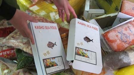 Bắt giữ nửa tấn thực phẩm Nhật “xịn” từ… Lạng Sơn về - 4 Bắt giữ nửa tấn thực phẩm Nhật “xịn” từ… Lạng Sơn về - 4