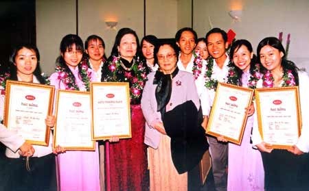 Người phụ nữ có khả năng chữa bệnh bằng xoa bóp, bấm huyệt - 1 Người phụ nữ có khả năng chữa bệnh bằng xoa bóp, bấm huyệt