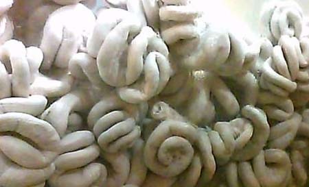 “Phù phép” lòng heo thối