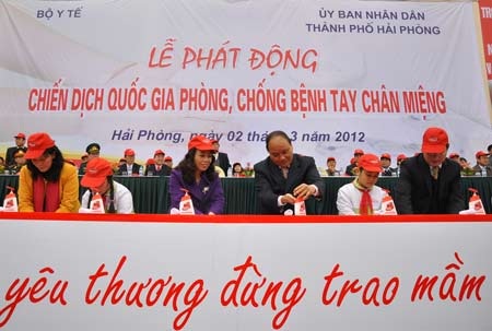 Phát động “Chiến dịch Quốc gia phòng chống bệnh tay-chân-miệng” - 2 Phát động “Chiến dịch Quốc gia phòng chống bệnh tay-chân-miệng”