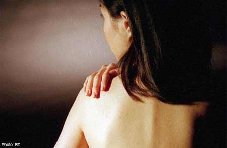 Tiêm cột sống không giúp giảm đau dây thần kinh tọa - 1 Tiêm cột sống không giúp giảm đau dây thần kinh tọa