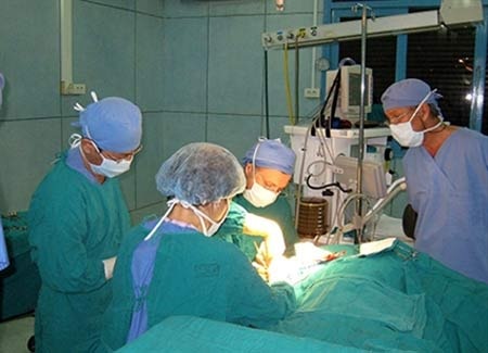 TPHCM: Chết người vì dịch vụ bơm silicon dạo - 1 TPHCM: Chết người vì dịch vụ bơm silicon dạo