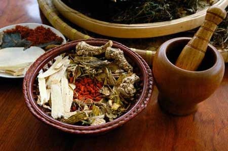 Thuốc gia truyền… truyền thêm bệnh