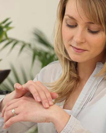 Mẹo nhỏ bảo vệ da tay