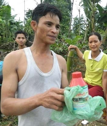 Quảng Ngãi: Thêm nhiều người bị ngộ độc thuốc bảo vệ thực vật - 1