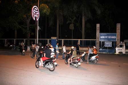 Thở phào khi mua được đơn dự tuyển vào Trường Thực Nghiệm - 5 Thở phào khi mua được đơn dự tuyển vào Trường Thực Nghiệm