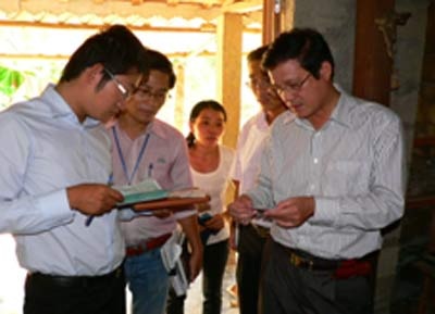 Lợi ích của người cận nghèo khi tham gia BHYT bảo hiểm y tế - 2 Hộ gia đình người cận nghèo tại xã Hương