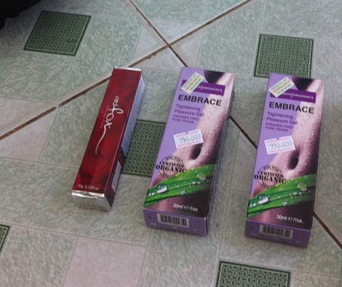 Nhảm nhí “keo bôi làm khít âm đạo” - 1 Gel được quảng cáo có thể làm khít âm đạo.