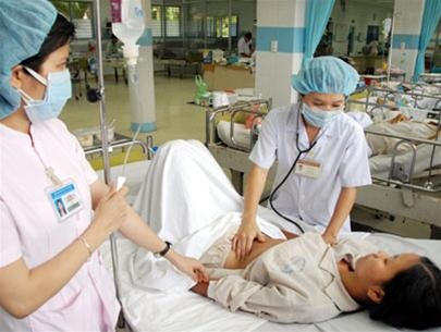 Người lớn cũng “đánh vật” với sốt xuất huyết - 1 Người lớn cũng “đánh vật” với sốt xuất huyết