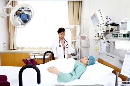 Vinmec - Phát triển ấn tượng sau 8 tháng hoạt động - 1 Bệnh nhân tại bệnh viện Vinmec