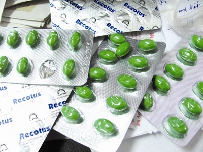 Báo động thần dược gây nghiện trong học sinh  - 2 Loại thuốc được cho là gây nghiện. Ảnh: L.N.