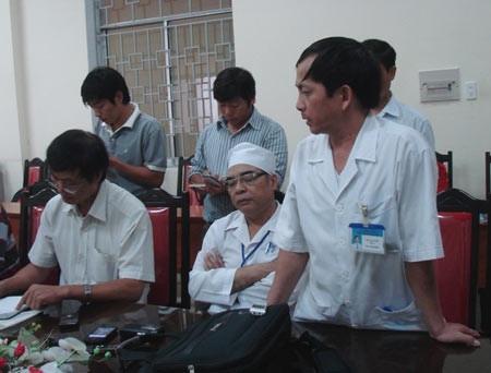 Quảng Ngãi: Hai bé trai song sinh tử vong sau khi sinh mổ - 1 Bác sĩ Lê Cao Tuấn - trực tiếp mổ giải thích về quá trình theo dõi dẫn đến song thai tử vong