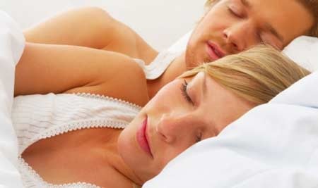 Chiến đấu với chứng mất ngủ - 1 1. Làm “chuyện ấy” vào buổi sáng