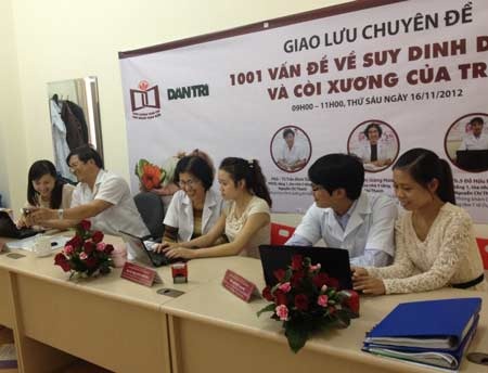Tư vấn 1001 vấn đề về suy dinh dưỡng và còi xương của trẻ - 1 Các khách mời tham gia buổi Tư vấn