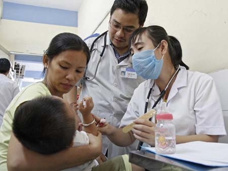 Sinh viên y khoa thực tập tại khoa nhiễm bệnh viện Nhi Đồng 1, TPHCM